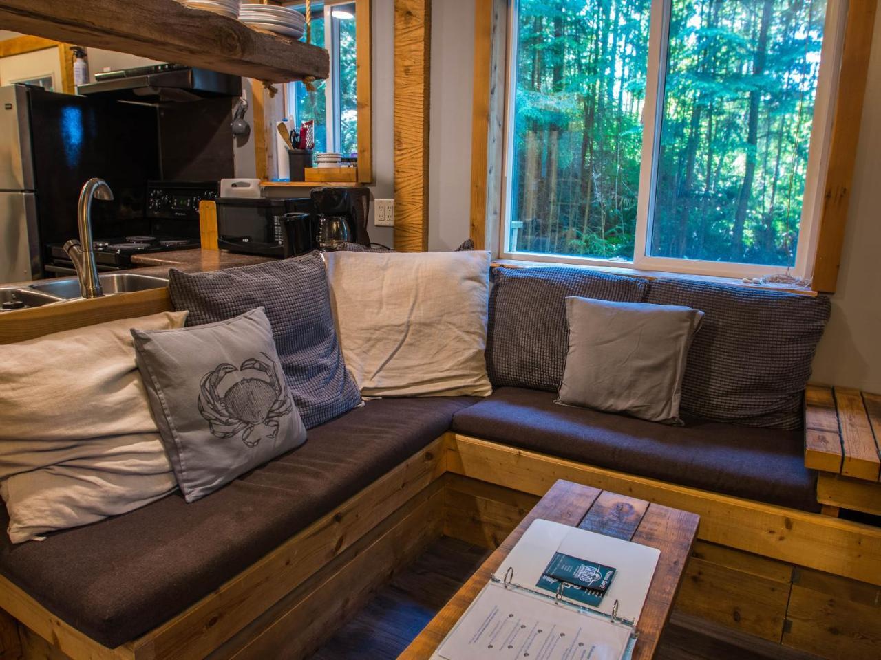 Surfs Inn Rainforest Cottages Ucluelet Extérieur photo