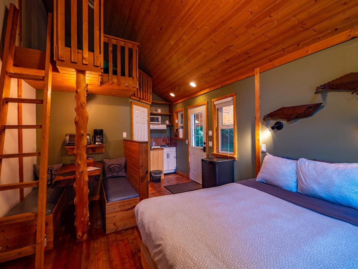 Surfs Inn Rainforest Cottages Ucluelet Extérieur photo