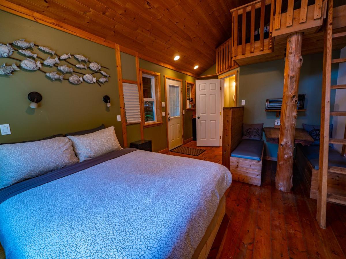 Surfs Inn Rainforest Cottages Ucluelet Extérieur photo
