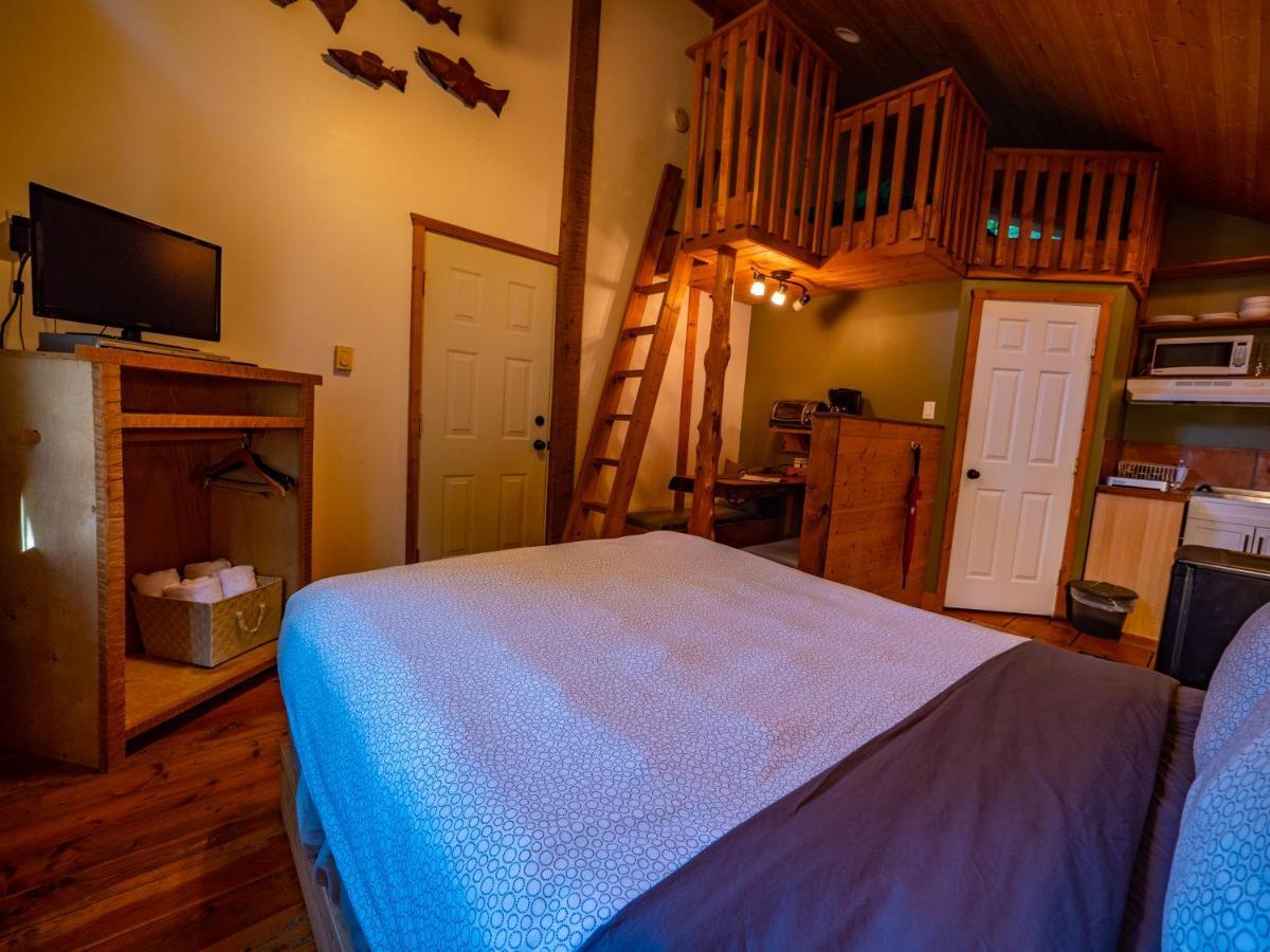 Surfs Inn Rainforest Cottages Ucluelet Extérieur photo